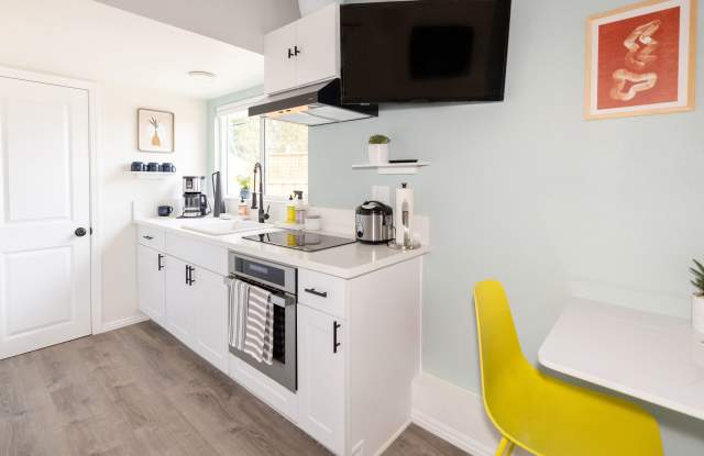 526 Sunnyslope Avenue