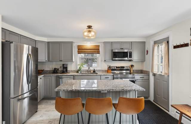 3BR Cape Available 2/1