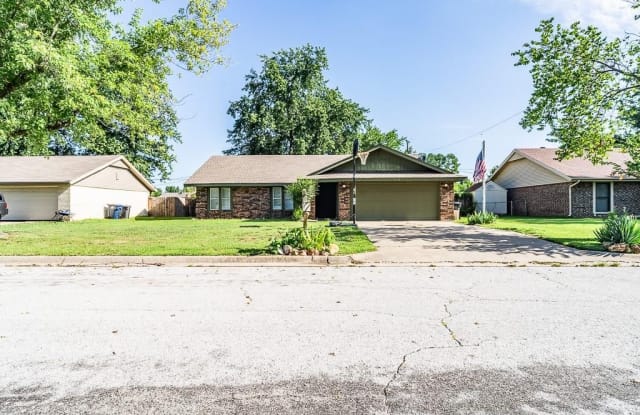 1613  W Lilac  ST - 1613 West Lilac Street, Rogers, AR 72758