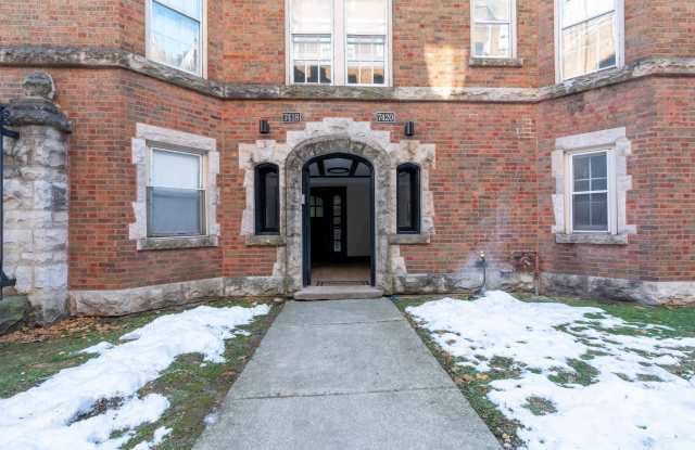 7418 North Damen Avenue, Apt 2