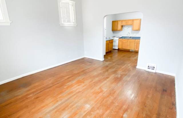 Photo of 1 Bed/1 Bath! Hardwood floors! Gas included! Ask about our move-in special!
