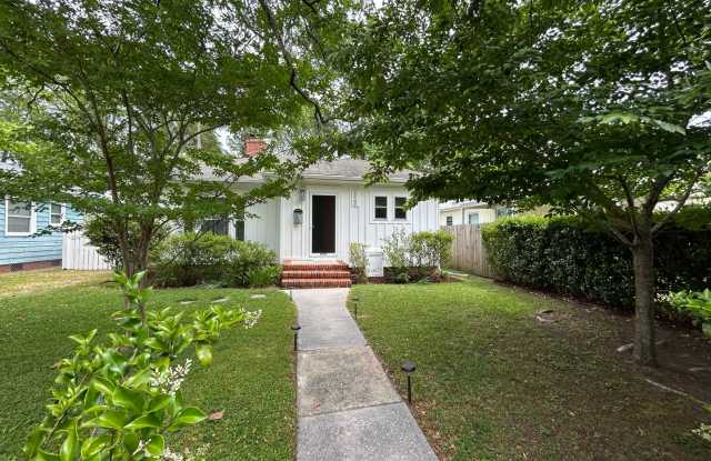 Gorgeous updated furnished cottage!