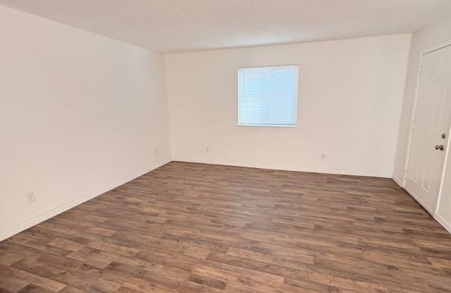 2 WEEKS FREE RENT November Special Comfortable place - 2 bedroom 2 bath duplex