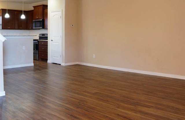 4920-4922 Villas Drive