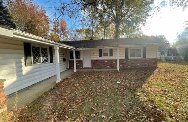 Adorable 3BR 2.5BA Home w/ Sun Room • 2 Car Garage • Private Yard in Avon Lake
