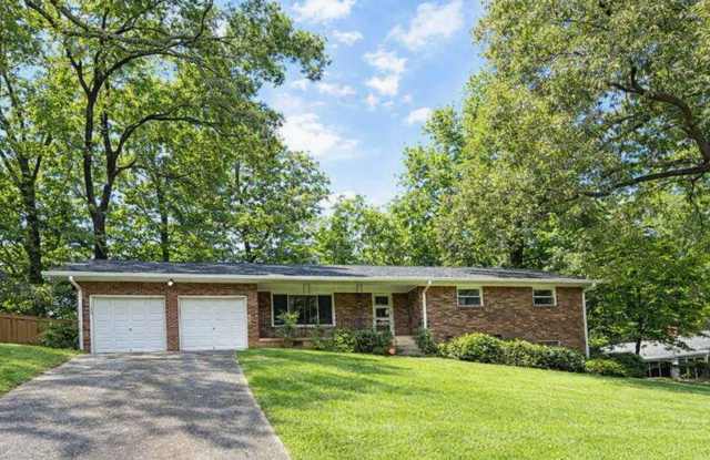 3 bed 2 bath in Decatur!