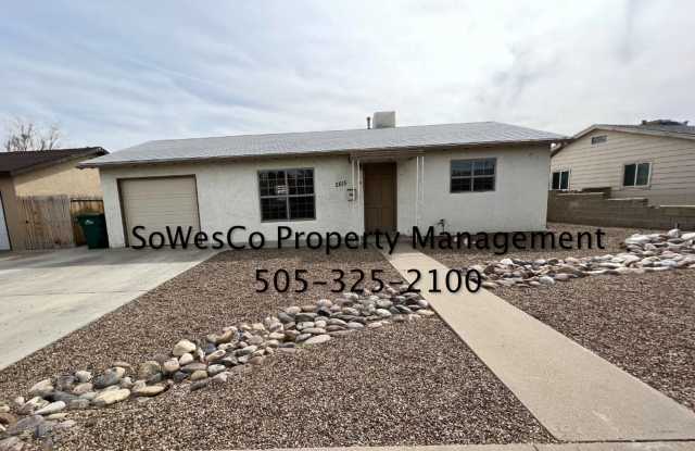 Two Bedroom House in Central Farmington with RV Parking - 2615 North Mossman Drive, Farmington, NM 87401