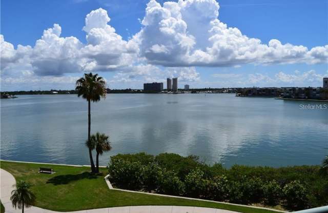 8021 SAILBOAT KEY BOULEVARD S