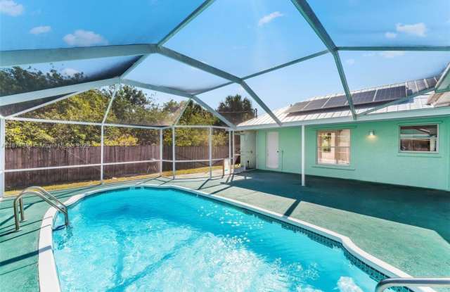 Photo of 4657 SW Leeward St