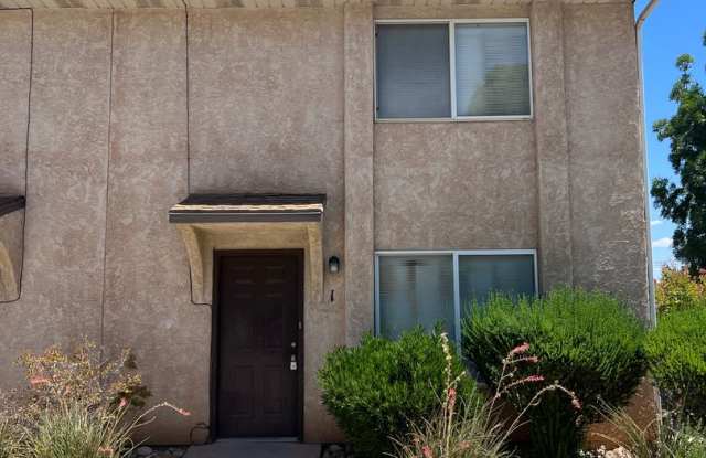 Photo of Refreshed 2 bedroom 1.5 bathroom townhome in St George!