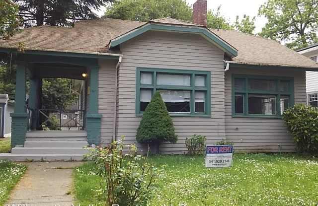 1366 Marion St NE - 1366 Marion Street Northeast, Salem, OR 97301