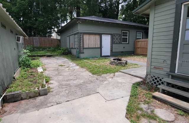 Photo of 219 NE TUSCAWILLA AVENUE