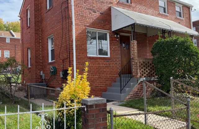 Photo of 374 CHAPLIN Street SE