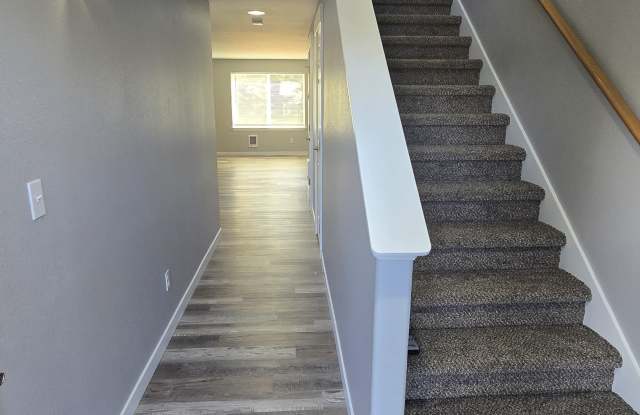 5318 108th ST NE - B