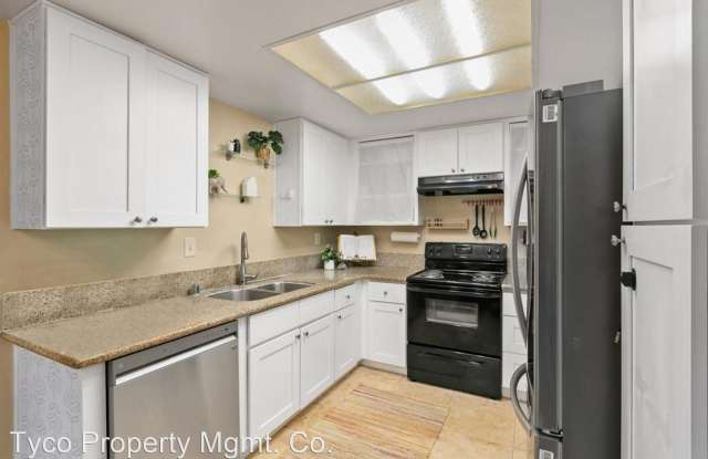 1213 E Avenue D 14