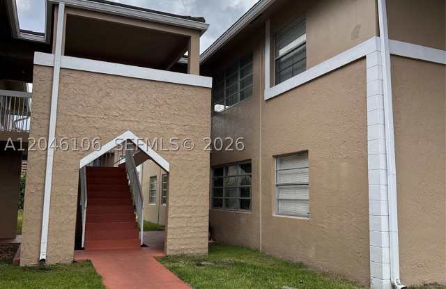 9976 Twin Lakes Dr