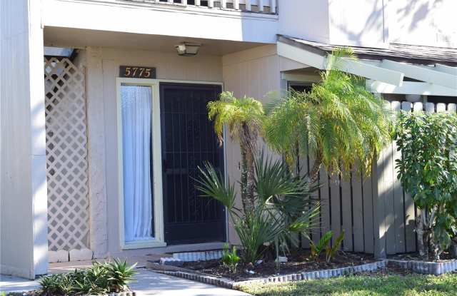 5775 SUMMER SIDE LANE