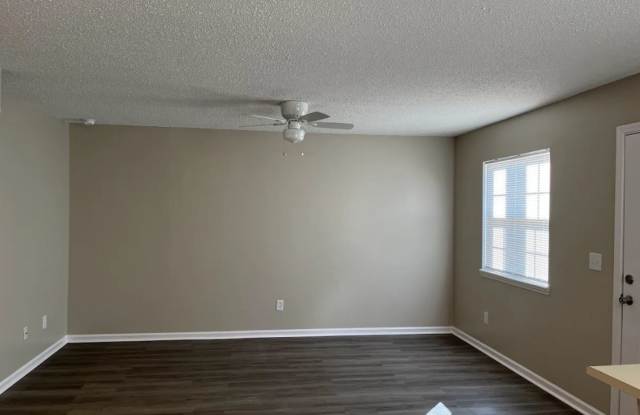 Two bedroom, 1.5 bath condo in High Point--Oakmont Condominiums