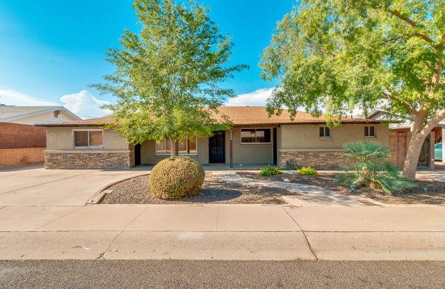 RARE 4 BEDROOM 4 BATHROOM HOME IN CLOSE PROXIMITY TO OLD TOWN SCOTTSDALE AND ARIZONA STATE UNIVERSITY photos photos