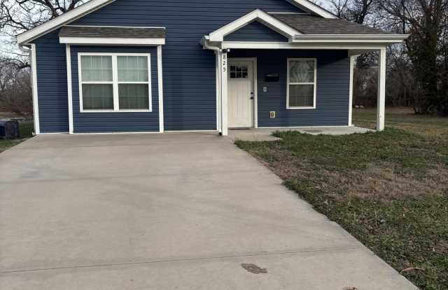 Photo of 825 N Hall Street