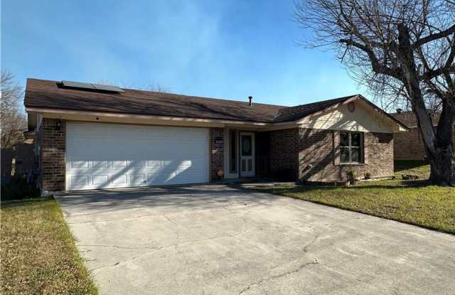 Spacious 3 Bedroom Home with Sunroom & Large Backyard