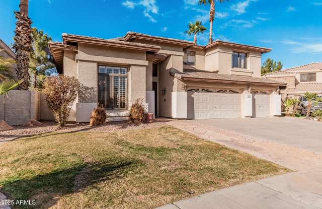 622 W HONEYSUCKLE Drive