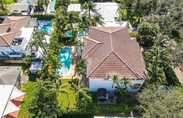 445 Warren Ln - 445 Warren Lane, Key Biscayne, FL 33149