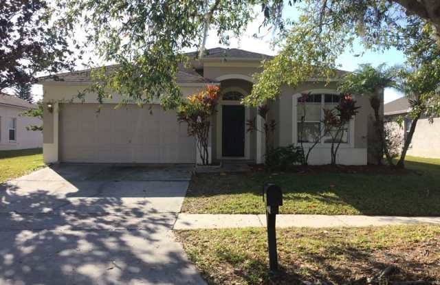Stoneybrook East Golf Course Community: 4 bedroom, 2 bath, 2 car garage