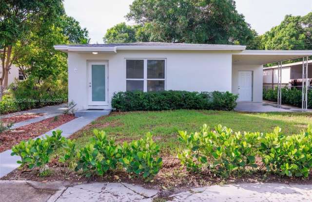 Photo of 320 NE 172nd St