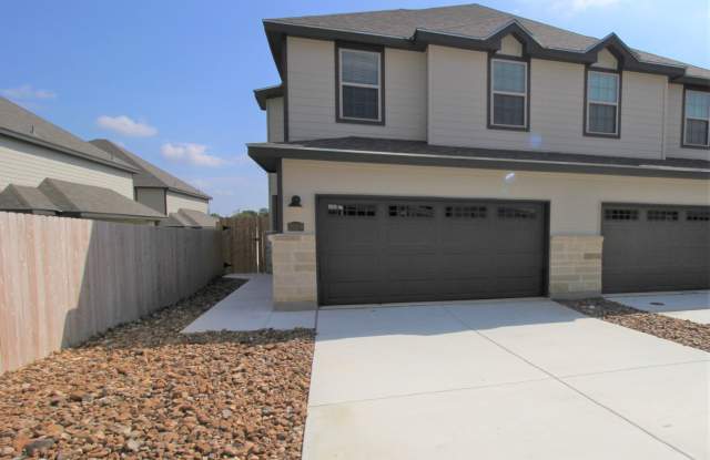 Large Fenced in Backyard in NBISD /Walk to Kraft Park /  Fridge Included  / Pet Friendly / Off County Line RD / NBISD