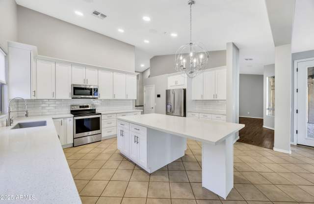 7446 E GLENN MOORE Road