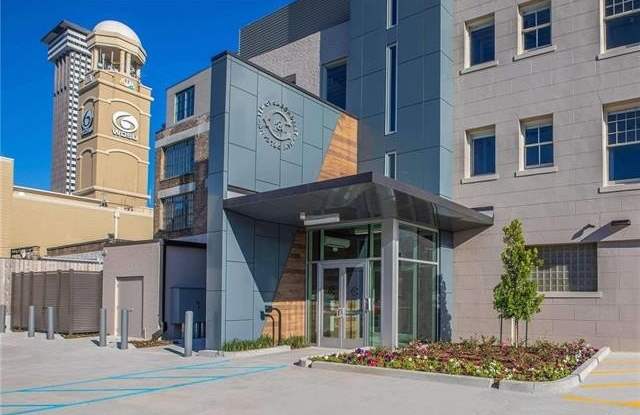 Photo of 818 HOWARD Avenue