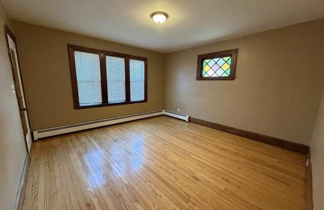 60 Margin St unit: 1L