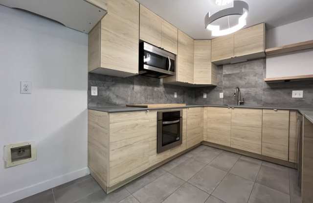 1041 Churchill Downs Court