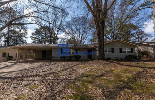 3 Bed/2 Bath Home in Jackson!