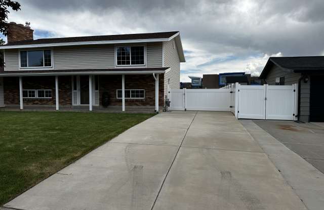 1102 East Sleepy Hollow Lane