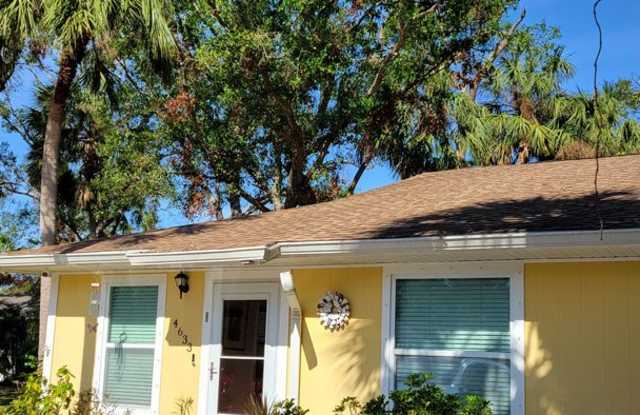 Seasonal/or annual renovated 2/2 villa in oasis near University Parkway