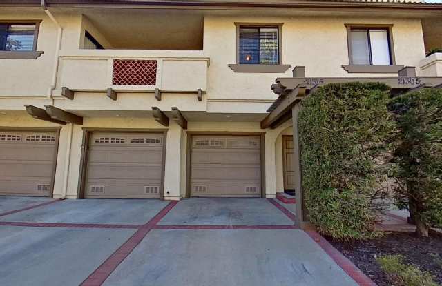 2 Bedroom, 2 Bathroom Condo in Lake Forest!