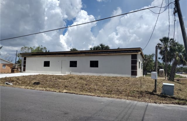 2015 Carver Avenue - 2015 Carver Avenue, Fort Myers, FL 33916