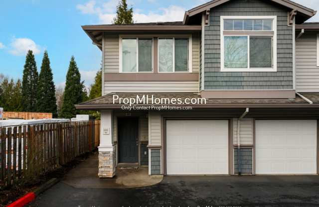 Cozy Second Level Unit in the Heart of Tanasbourne with an Attached Garage!