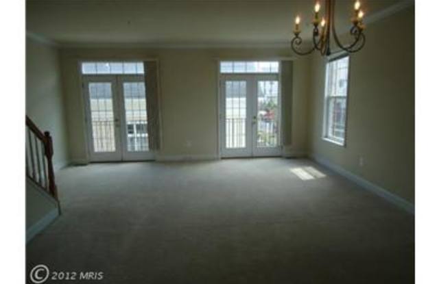 VERY NICE END UNIT TOWNHOUSE IN GAITHERSBURG, MD - 580 Pelican Avenue, Gaithersburg, MD 20877