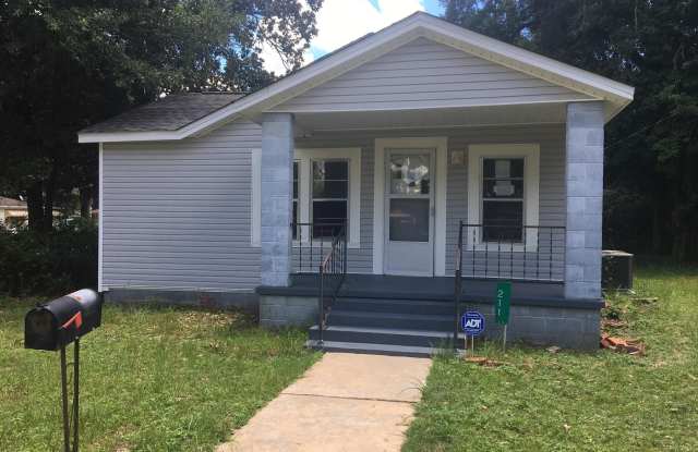 211 E Griffith Avenue