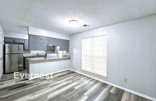 6123 Kensington Circle