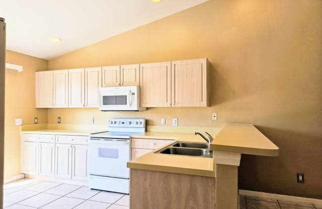 Nice 3 Bedroom Duplex in Lehigh Acres