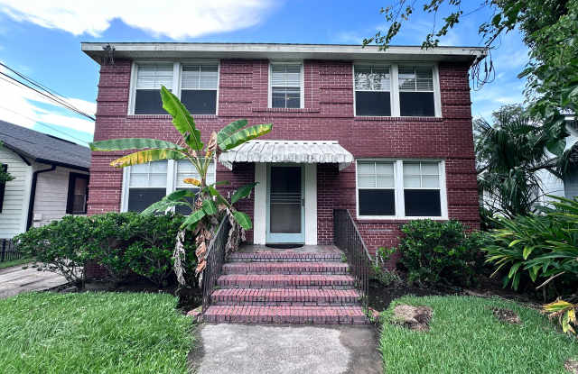 *** TWO WEEKS FREE*** Charming 1BR Near San Marco – Great Location!