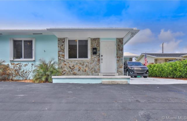 2822 SW 32nd Ave - 2822 SW 32nd Ave, Miami, FL 33133