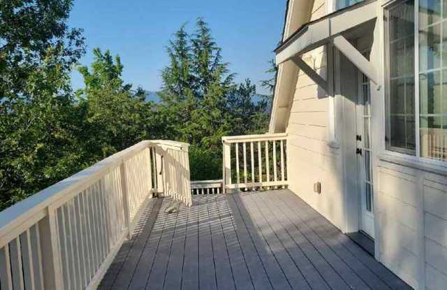 Photo of 1658 NE Foothill Blvd