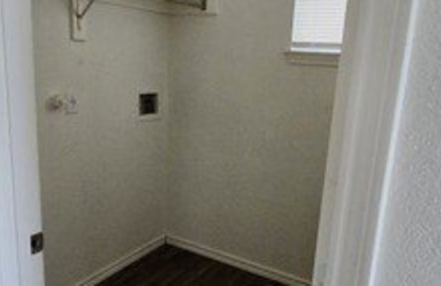 9619 EMERALD PL