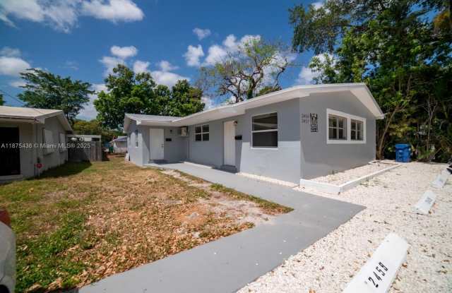 Photo of 2457 NE 183rd St