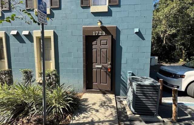 1723-1723 NE 2ND STREET